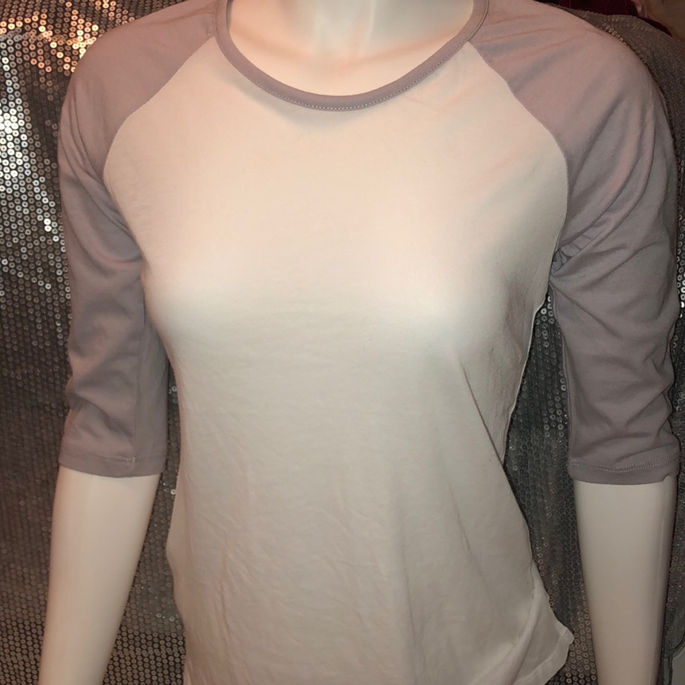 White & grey baseball tee💫